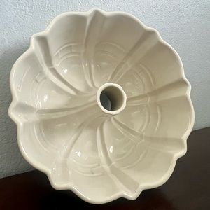 Longaberger Pottery Ivory Bundt Pan Dish Bowl.